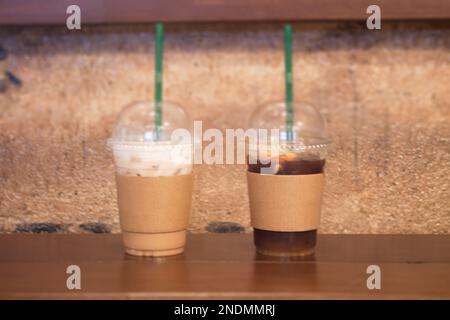 Eiskaffee mit Orange im Café, Lagerfoto Stockfoto
