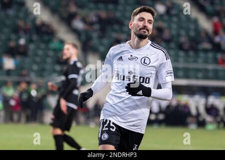 Warschau, Polen. 12. Februar 2023. Filip Mladenovic von Legia während des Spiels der polnischen PKO Ekstraklasa League zwischen Legia Warszawa und Cracovia im Marschall Jozef Pilsudski Legia Warschau Municipal Stadium. Endstand: Legia Warszawa 2:2 Cracovia. Kredit: SOPA Images Limited/Alamy Live News Stockfoto