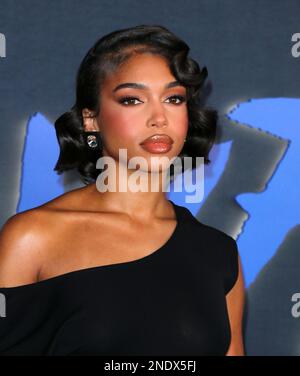 Los Angeles, USA. 15. Februar 2023. Lori Harvey trifft am Mittwoch, den 15. Februar 2023 auf dem roten Teppich zur Premiere der sechsten und letzten Saison des FX-SCHNEEFALLS im Ted Mann Theater in Los Angeles, Kalifornien, ein . (Foto: Juan Pablo Rico/Sipa USA) Guthaben: SIPA USA/Alamy Live News Stockfoto