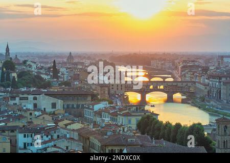 Florenz Italien, Blick auf die Skyline von Ponte Vecchio und den Arno, Toskana Italien Stockfoto