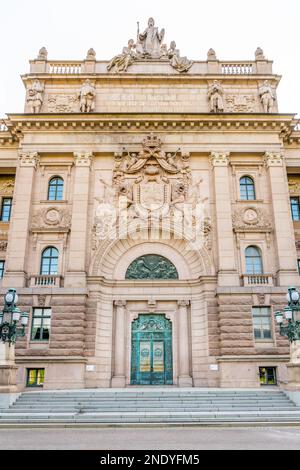 Detailansicht der Eingangstür zum Parlamentsgebäude, Schwedisch: Riksdagshuset, der Sitz des schwedischen parlaments, Schwedisch: Riksdag. Stockholm in Schweden Stockfoto