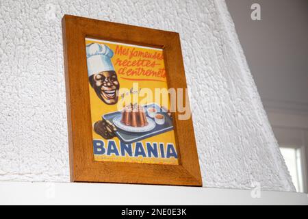 Bordeaux , Aquitaine France - 06 02 2023 : Bananischer Logo-Text und Markenzeichen auf dem Werberahmen von Schokoladenpulver Stockfoto