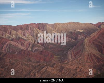 Serrania de Hornocal, der Hügel mit den 14 Farben in Quebrada de Humahuaca Stockfoto