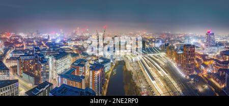 Leeds, West Yorkshire, England, Bahnhof und Stadtzentrum von Leeds aus der Vogelperspektive mit Blick auf Bridgewater Place, Geschäfte, Büros und Apartments Stockfoto