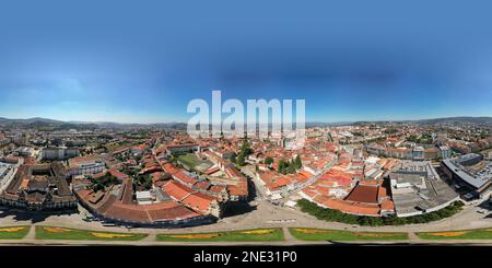 360-Grad-Panoramablick von oben auf den Platz der Republik in Braga Stockfoto