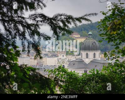 Die Kollegienkirche in Salzburg ist die Universitätskirche Salzburg. Die Kirche ist ein denkmalgeschütztes Gebäude und gehört zum UNESCO-Weltkulturerbe Historic Center of Stockfoto