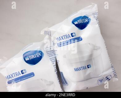 BRITA Universal Wasserfilterpatrone. Die BRITA GmbH ist ein deutsches Unternehmen, das Wasserfilter herstellt. Stockfoto