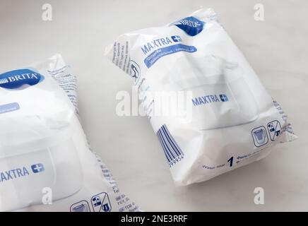 BRITA Universal Wasserfilterpatrone. Die BRITA GmbH ist ein deutsches Unternehmen, das Wasserfilter herstellt. Stockfoto