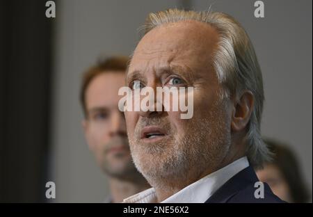 John Porter, CEO von Telenet, stellte sich auf einer Pressekonferenz vor, um die Ergebnisse der Telenet Group für 2022 Jahre am Donnerstag, den 16. Februar 2023, im Hauptsitz von Telenet in Mechelen vorzustellen. BELGA FOTO ERIC LALMAND Stockfoto