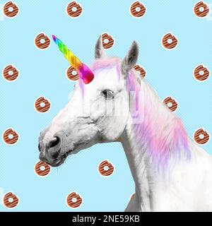 Trendige Kunstcollage. Wunderschönes Einhorn auf farbigem Hintergrund Stockfoto