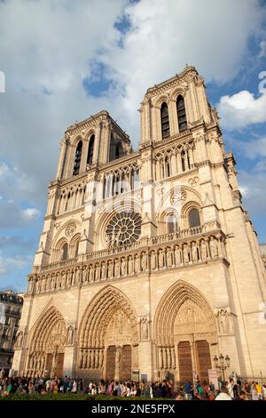Frankreich, Paris, Westfassade von Notre Dame. Stockfoto