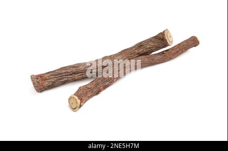 Getrocknete Stöcke mit Süßholzwurzeln auf weißem Hintergrund Stockfoto