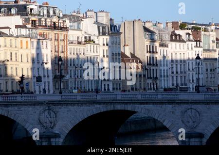 Frankreich, Paris, Blick über die seine in Richtung Quai des Grands Augustines. Stockfoto