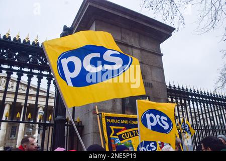 London, Großbritannien. 16. Februar 2023 PCS (Public and Commercial Services Union) vor dem British Museum, während die Mitarbeiter am vierten Tag in Folge weiter streiken, um ihr Gehalt zu überschreiten. Kredit: Vuk Valcic/Alamy Live News Stockfoto