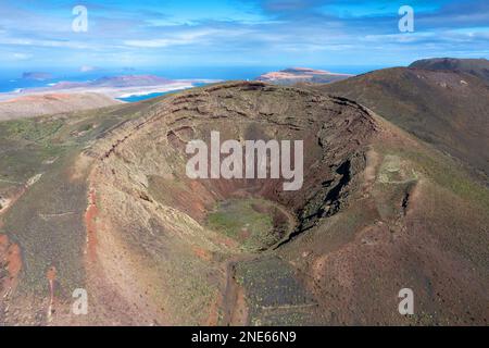 Vulkankegel La Caldera in der Nähe von Magues, Luftaufnahme, Kanarische Inseln, Lanzarote, Maguez Stockfoto