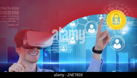 Aufbau digitaler Symbole bei Geschäftsleuten mit VR-Headset Stockfoto