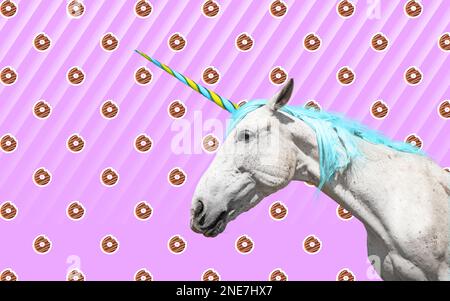 Trendige Kunstcollage. Wunderschönes Einhorn auf farbigem Hintergrund Stockfoto