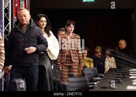 Kristen Stewart, Vorsitzender der Internationalen Jury, nimmt an der Pressekonferenz der Internationalen Jury während der Berlinale International Film Festi 73. Teil Stockfoto