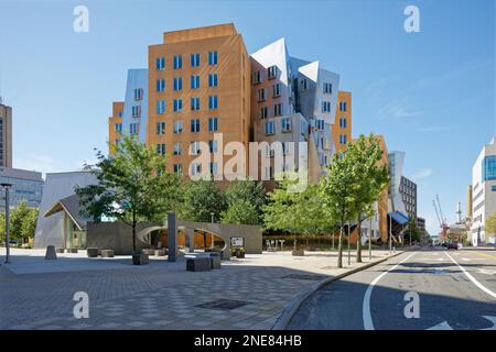 MIT's „Geek Palace“ – Ray and Maria Stata Center for Computer, Information and Intelligence Sciences – ist darauf ausgelegt, das normale Denken in Frage zu stellen. Stockfoto