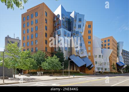 MIT's „Geek Palace“ – Ray and Maria Stata Center for Computer, Information and Intelligence Sciences – ist darauf ausgelegt, das normale Denken in Frage zu stellen. Stockfoto