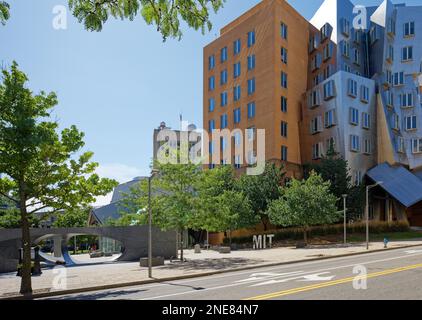 MIT's „Geek Palace“ – Ray and Maria Stata Center for Computer, Information and Intelligence Sciences – ist darauf ausgelegt, das normale Denken in Frage zu stellen. Stockfoto