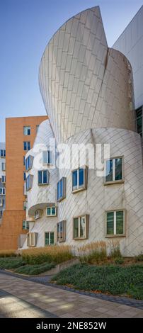 MIT's „Geek Palace“ – Ray and Maria Stata Center for Computer, Information and Intelligence Sciences – ist darauf ausgelegt, das normale Denken in Frage zu stellen. Stockfoto