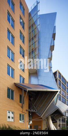 MIT's „Geek Palace“ – Ray and Maria Stata Center for Computer, Information and Intelligence Sciences – ist darauf ausgelegt, das normale Denken in Frage zu stellen. Stockfoto