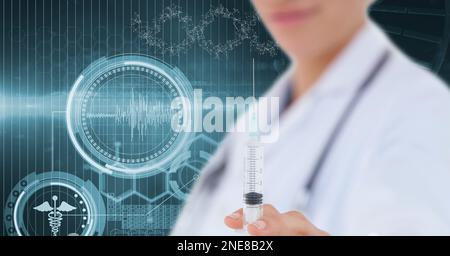 Zusammensetzung der Arztpraxisspritze mit dna-Strang und medizinischer Datenverarbeitung Stockfoto