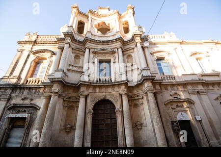 In Noto, Italien, von 08 - 02-22, ist San Carlo al Corso eine barocke, römisch-katholische Kirche in der Stadt Noto, Region Sizilien, Italien. Das ist es auch Stockfoto