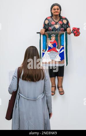 London, Großbritannien. 16. Februar 2023. Saatchi Gallery präsentiert „Beyond the Streets London“, eine Graffiti- und Street Art-Ausstellung mit über 100 Greaffiti- und Straßenkünstlern, einige der berühmtesten Namen des Genres heute. Die Ausstellung läuft bis zum 9. Mai 2023. Kredit: Imageplotter/Alamy Live News Stockfoto