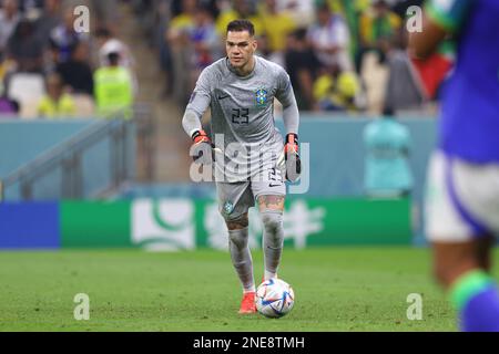 LUSAIL CITY, KATAR - DEZEMBER 02: Ederson während des FIFA-Weltmeisterschafts-Qatar 2022 Group G-Spiels zwischen Kamerun und Brasilien am 02. Dezember 2022 im Lusail Stadium in Lusail City, Katar. (Foto von MB Media) Stockfoto