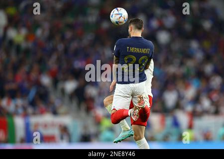 DOHA, KATAR - 04. DEZEMBER: Theo Hernandez während des FIFA-Weltmeisterschafts-2022 2022-Spiels Katar zwischen Frankreich und Polen am 4. Dezember 16 im Al Thumama-Stadion in Doha, Katar. (Foto von MB Media) Stockfoto