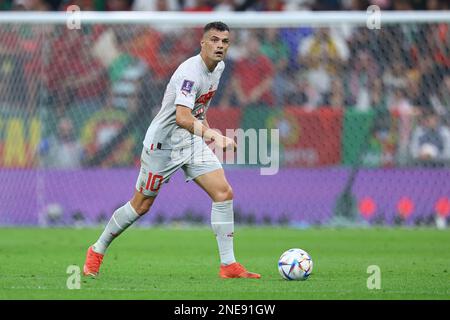 LUSAIL CITY, KATAR - DEZEMBER 06: Granit Xhaka während der FIFA-Weltmeisterschaft Katar 2022. Runde des 16-Spiels zwischen Portugal und der Schweiz am 6. Dezember 2022 im Lusail Stadium in Lusail City, Katar. (Foto von MB Media) Stockfoto