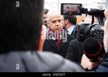 Matteo Piantedosi Innenminister, während des Abrisses des Bunkers von Camorra Boss Michele Zagaria in der Via Mascagni in Casapesenna wird der Abriss etwa zwei Wochen dauern. Casapesenna, Italien, 16. Februar 2023. (Foto: Vincenzo Izzo7SipaUSA) Stockfoto