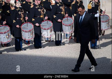 Paris, Frankreich. 16. Februar 2023. Nigers Präsident Mohamed Bazoum kommt am 16. Februar 2023 zu einem Arbeitsessen im Elysee-Präsidentenpalast in Paris, Frankreich. Foto: Eliot Blondet/ABACAPRESS.COM Kredit: Abaca Press/Alamy Live News Stockfoto