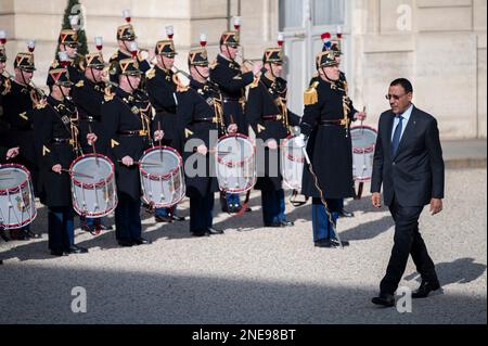 Paris, Frankreich. 16. Februar 2023. Nigers Präsident Mohamed Bazoum kommt am 16. Februar 2023 zu einem Arbeitsessen im Elysee-Präsidentenpalast in Paris, Frankreich. Foto: Eliot Blondet/ABACAPRESS.COM Kredit: Abaca Press/Alamy Live News Stockfoto