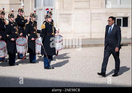 Paris, Frankreich. 16. Februar 2023. Nigers Präsident Mohamed Bazoum kommt am 16. Februar 2023 zu einem Arbeitsessen im Elysee-Präsidentenpalast in Paris, Frankreich. Foto: Eliot Blondet/ABACAPRESS.COM Kredit: Abaca Press/Alamy Live News Stockfoto