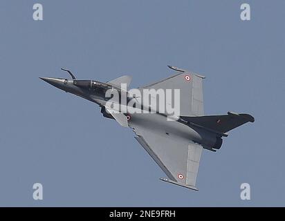 Bengaluru, Indien. 16. Februar 2023. Aero India Air Display am 3. Tag in Yelanka, Bengaluru. Rafael, Sukoi, Falcon usw. nahmen an der Ausstellung Teil. Kredit: Seshadri SUKUMAR/Alamy Live News Stockfoto