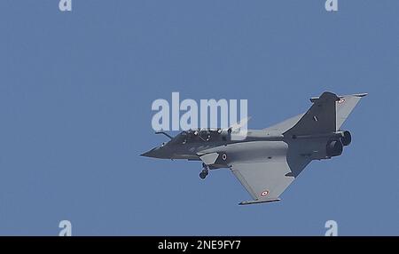 Bengaluru, Indien. 16. Februar 2023. Aero India Air Display am 3. Tag in Yelanka, Bengaluru. Rafael, Sukoi, Falcon usw. nahmen an der Ausstellung Teil. Kredit: Seshadri SUKUMAR/Alamy Live News Stockfoto