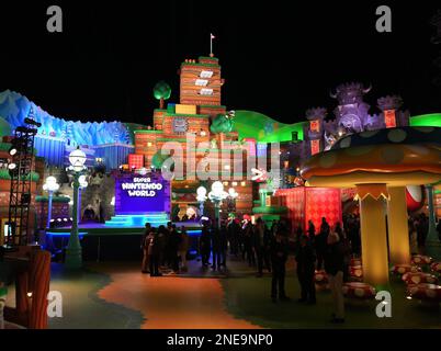 Atmosphäre bei der super NINTENDO WORLD Grand Opening Celebration der Universal Studios Hollywood, die am Mittwoch, den 15. Februar 2023, im Universal Studios Hollywood Backlot in Universal City, CA stattfindet. (Foto: Sthanlee B. Mirador/Sipa USA) Stockfoto