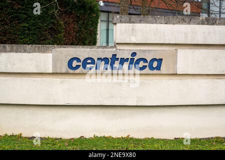 Windsor, Berkshire, Großbritannien. 16. Februar 2023. Die Zentrale von Centrica in Dedworth, Windsor, Berkshire. Centrica, die Eigentümerin von British Gas, hat heute Gewinne in Höhe von 3,3bn Millionen Pfund für 2022 angekündigt, was mehr als das Dreifache des Gewinns ist, den das Unternehmen 2021 erzielte. In einer Zeit, in der das Vereinigte Königreich eine Krise der Lebenshaltungskosten durchlebt und die Preise für Versorgungsleistungen in die Höhe schnellen, fordern viele die Regierung auf, Energiekonzerne weiter auf ihre enormen Gewinne zu besteuern. Kredit: Maureen McLean/Alamy Live News Stockfoto