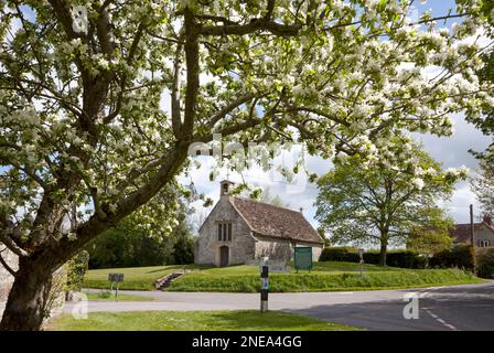 Die Kirche St. James im Dorf Tytherington, in der Nähe von Warminster in Wiltshire. Stockfoto