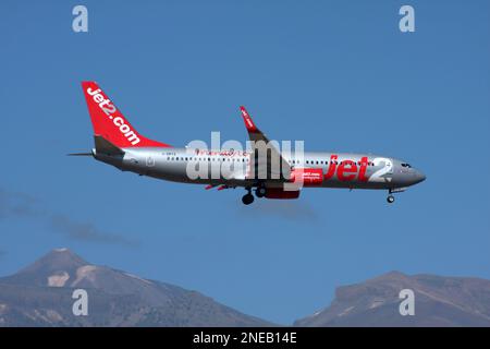 Eine Jet2 Boeing 737-800 nähert sich Teneriffa Süd Flughafen Kanarische Inseln Stockfoto