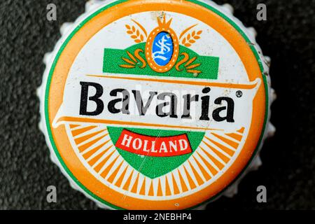 Tjumen, Russland-15. Februar 2023: Alte Mütze aus dem Bier Bayern. Bayern wurde vor 1680 gegründet. Stockfoto
