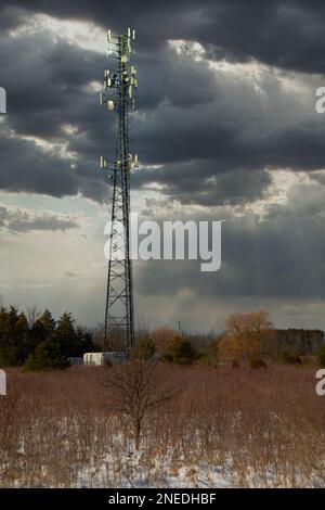 Ein Mobilfunkmast im Einsatz. Stockfoto