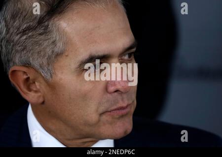 Nicht exklusiv: 15. Februar 2023, Mexiko-Stadt, Mexiko: Der Koordinator der Partei der Demokratischen Revolution, Miguel Angel Mancera Espinosa, bei der Presse Stockfoto