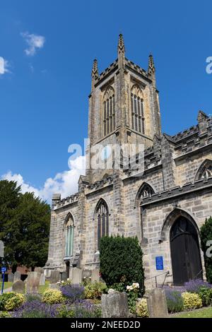 EAST GRINSTEAD, WEST SUSSEX/UK - JULI 10 : Blick auf die St.-Swittun-Kirche in East Grinstead West Sussex am 10. Juli 2020 Stockfoto