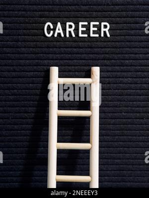 Vorderansicht Holzleiter carrer. Hochauflösendes Foto Stockfoto