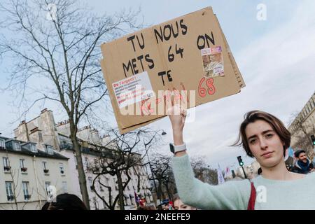 Frankreich / Paris, 16/02/2023, Jan Schmidt-Whitley/Le Pictorium - Demonstration am 16. Februar gegen die Rentenreform - 16/2/2023 - Frankreich / Paris / Paris - Zehntausende Demonstranten haben sich in Paris versammelt, um auf Wunsch der Gewerkschaften gegen die Rentenreform der übernommenen Regierung zu protestieren. Stockfoto