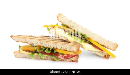 Leckere Sandwiches mit Salami isoliert auf Weiß Stockfoto